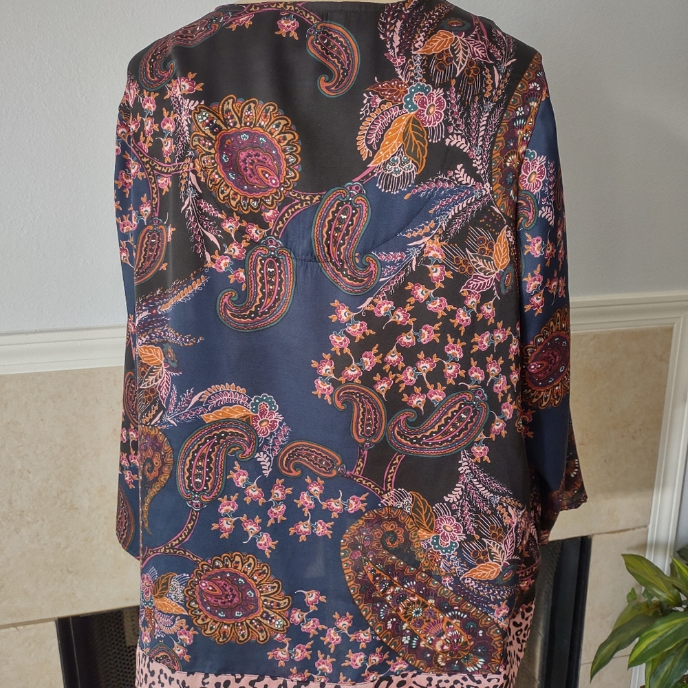 Multi print Plus Size blouse with tie at hip 2X - Picture 2 of 7